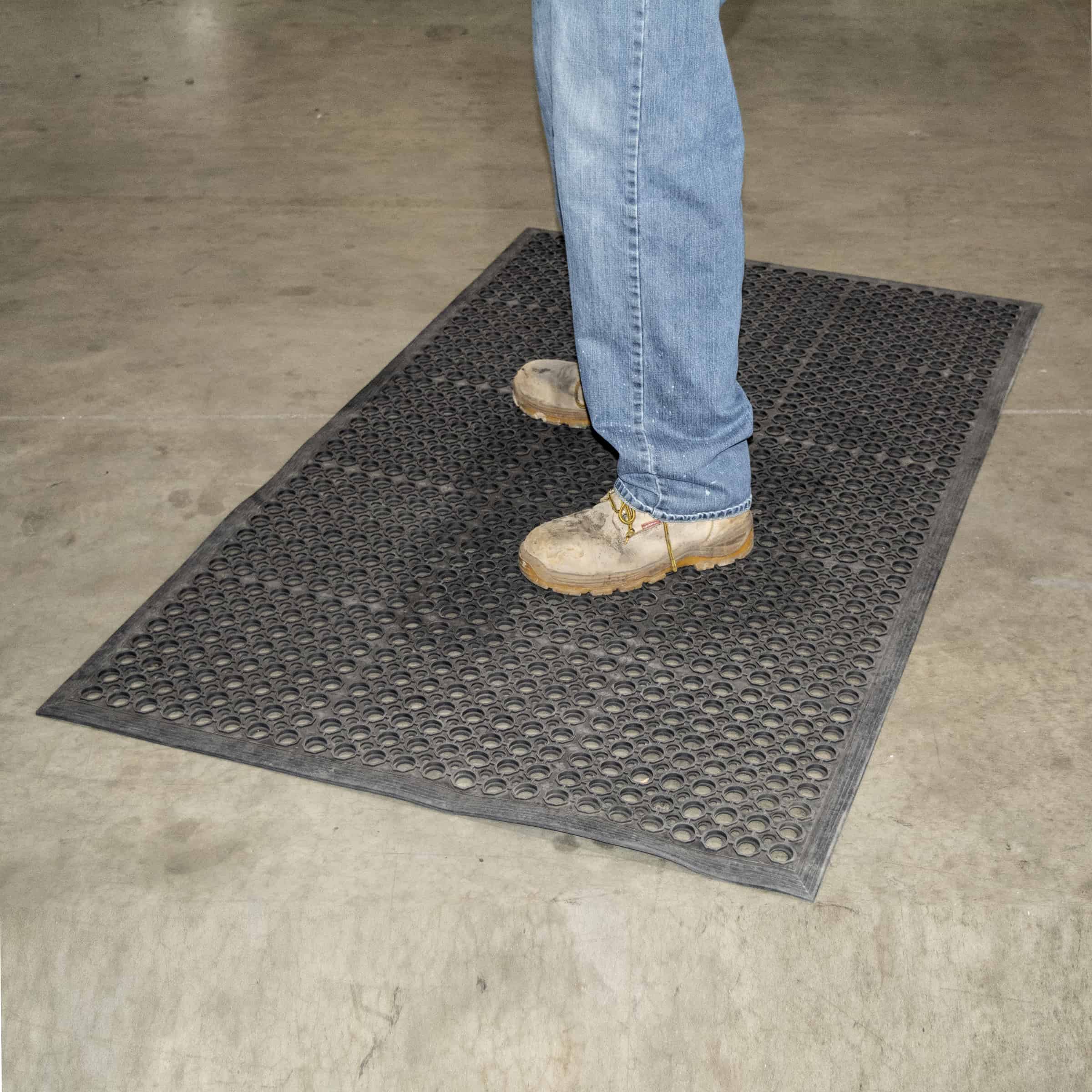 American Floor Mats Slip Resistant Black 3' x 5' Rubber Drainage Mat 3/8  inch Thickness